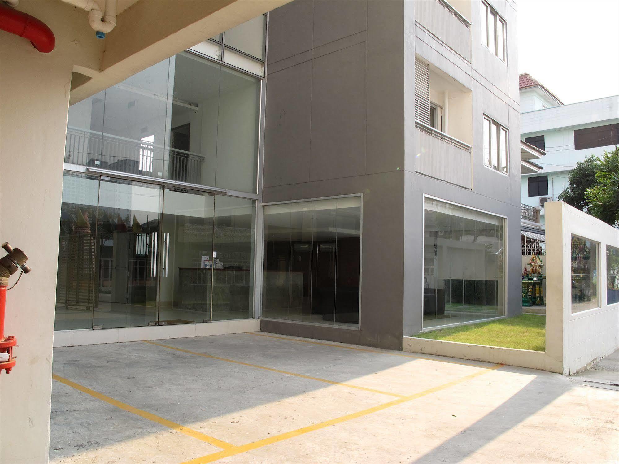 Utd Apartments Sukhumvit Ban Khlong Nang Li Exteriör bild