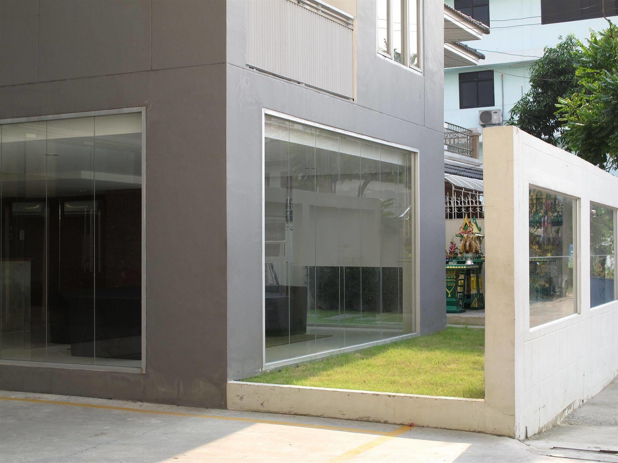 Utd Apartments Sukhumvit Ban Khlong Nang Li Exteriör bild